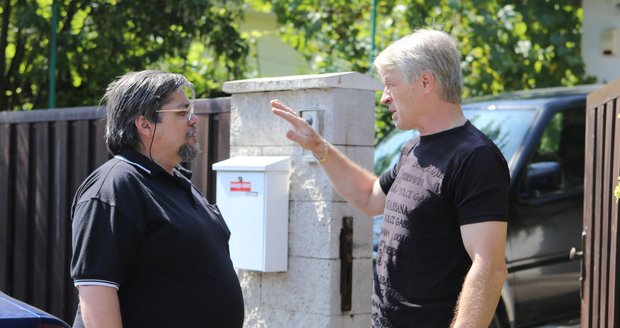 Jan Saavedra je Ivetin dlouholetý léčitel, který ji však nikdy nepomohl