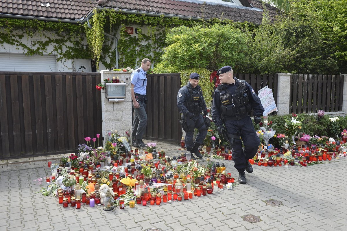 V domě Ivety Bartošové znovu zasahovala policie. Tentorkát si je zavolal sám Josef...