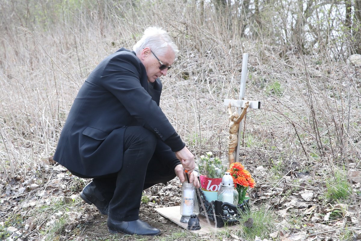 Josefa Rychtáře čekalo u Ivetina pomníčku překvapení, někdo ho vyměnil