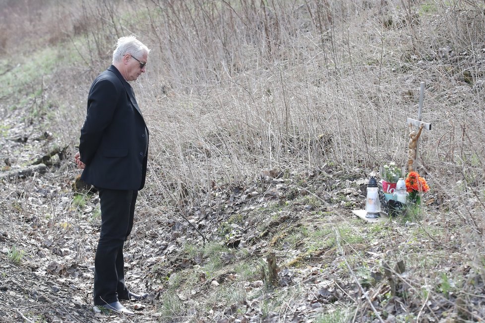 Josefa Rychtáře čekalo u Ivetina pomníčku překvapení, někdo ho vyměnil.