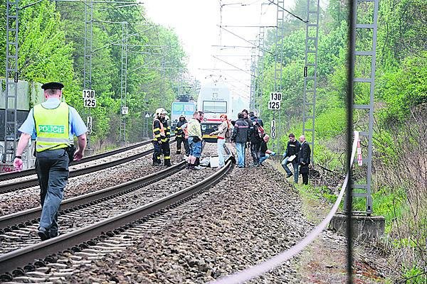 29.4. 2014 - Zpěvačka Bartošová se rozhodla ukončit svůj život pod koly vlaku.