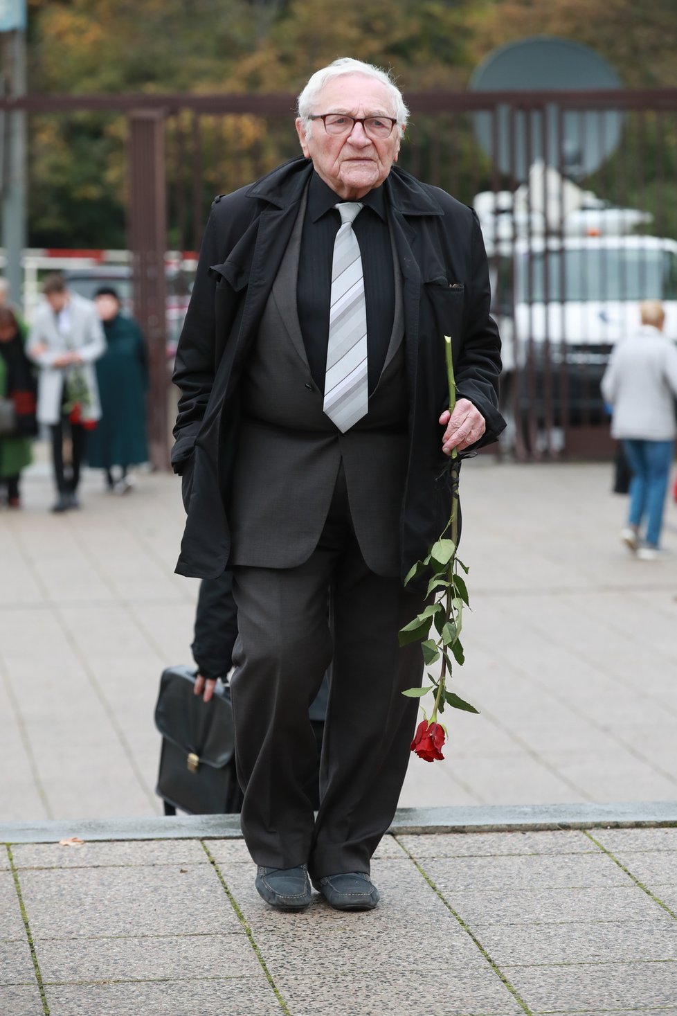 Pohřeb herce Josefa Somra - smuteční hosté