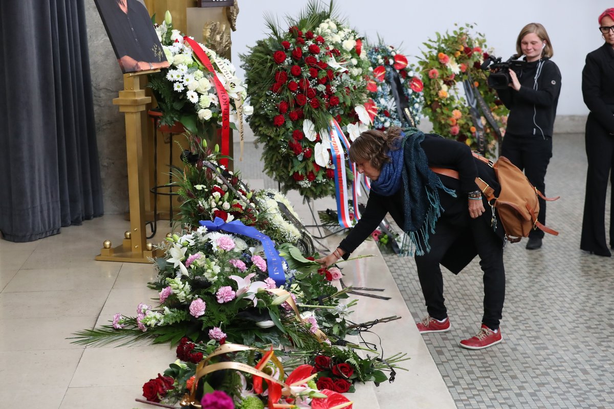 Pohřeb herce Josefa Somra - Bára Hrzánová