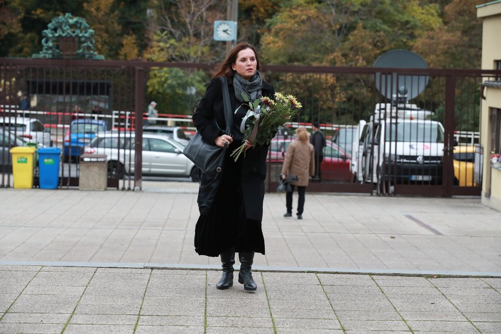 Pohřeb herce Josefa Somra - Bára Kodetová