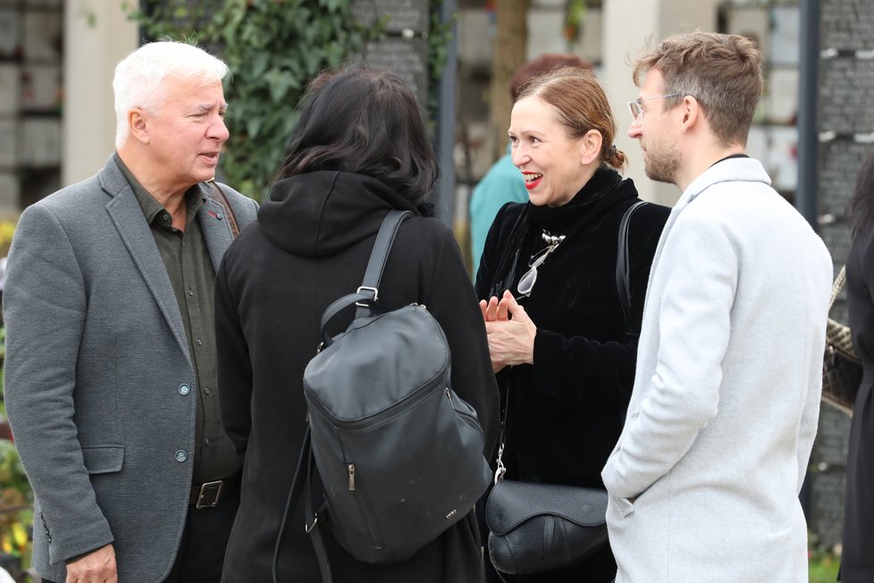 Pohřeb herce Josefa Somra - Zuzana Stivínová a Vladislav Beneš