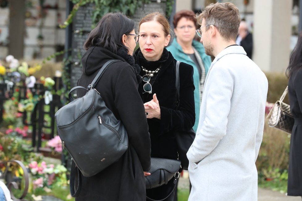 Pohřeb herce Josefa Somra - Zuzana Stivínová a Vladislav Beneš