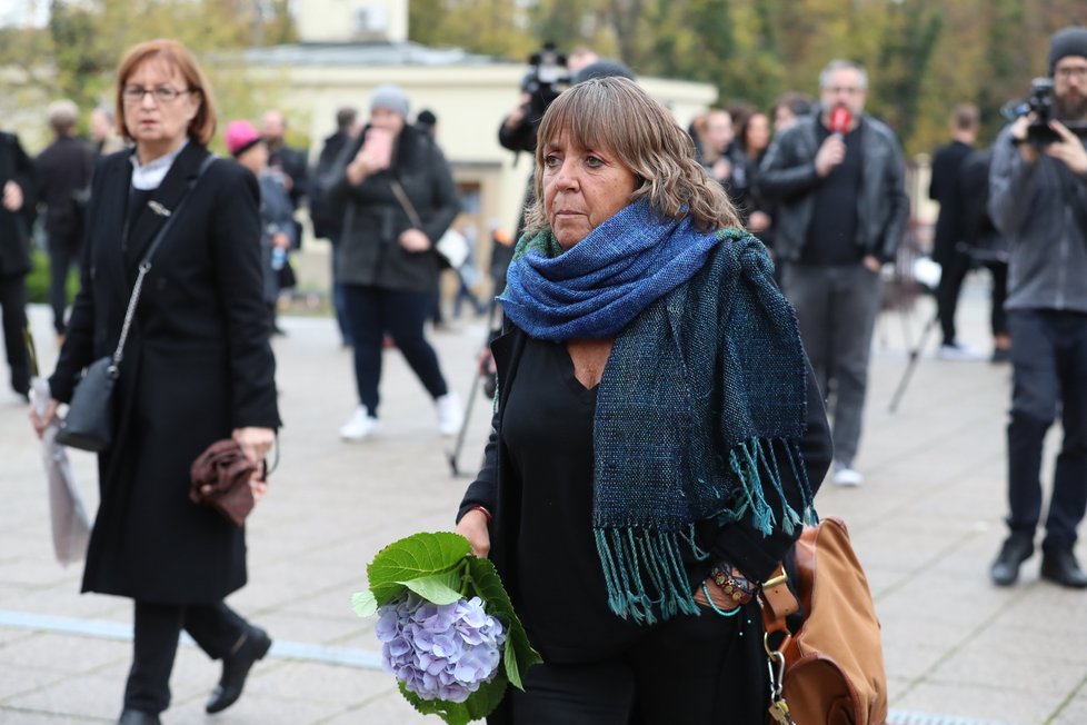 Pohřeb herce Josefa Somra - Bára Hrzánová