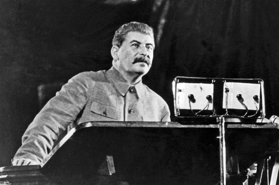 Sovětský vůdce Josef Stalin, který stojí za masakrem v Katyňském lese.