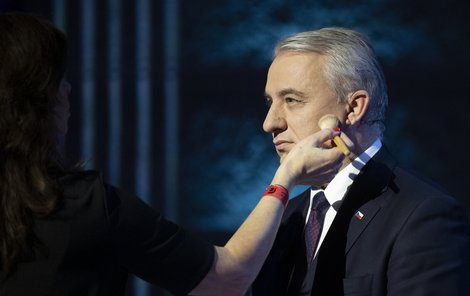 Josef Středula před debatou na ČT, při které oznámil svoje odstoupení z prezidentského klání.