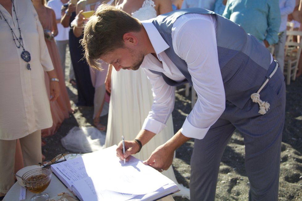 Svatba Josefa Vágnera: Svrzení sňatku podpisem