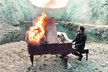 Josef Vágner spálil klavír
