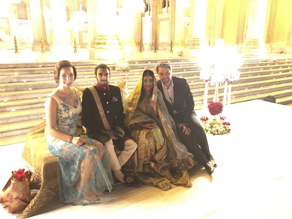 Josef Vágner s přítelkyní na dovolené v Indii byli na svatbě indického kamaráda.