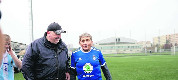 Josef Váňa je proti nim mladík