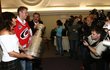 Tak před pěti lety slavil Josef Vašíček vítězství ve Stanley Cupu se svými rodiči Magdou a Josefem st. v Havlíčkově Brodě.