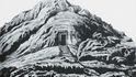 Hora Ašrut Dag (2577 m) v Kurdistánu, kde Josef Wünsch objevil roku 1883 klínopisný text týkající se oltáře boha Chaldiho.