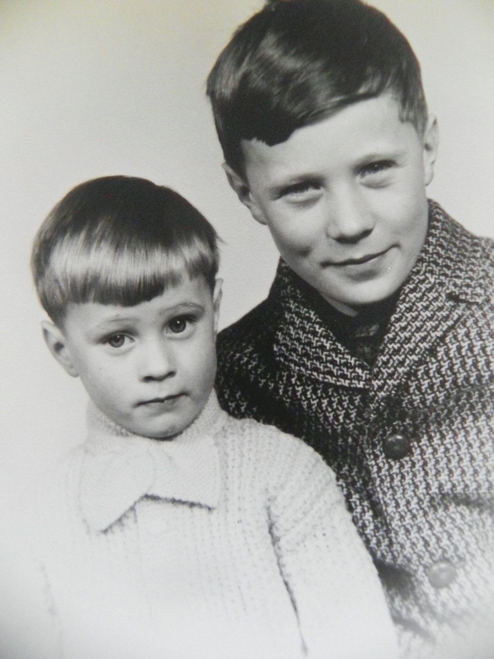 Ivo (vlevo) a Josef Žemličkovi na jedné z posledních společných fotografií. Staršího z bratrů zastřelil sovětský voják na okraji Brna 21. srpna 1968.