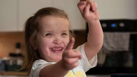 Šestileté Josefínce lékaři predikovali, že nebude nikdy chodit ani mluvit
