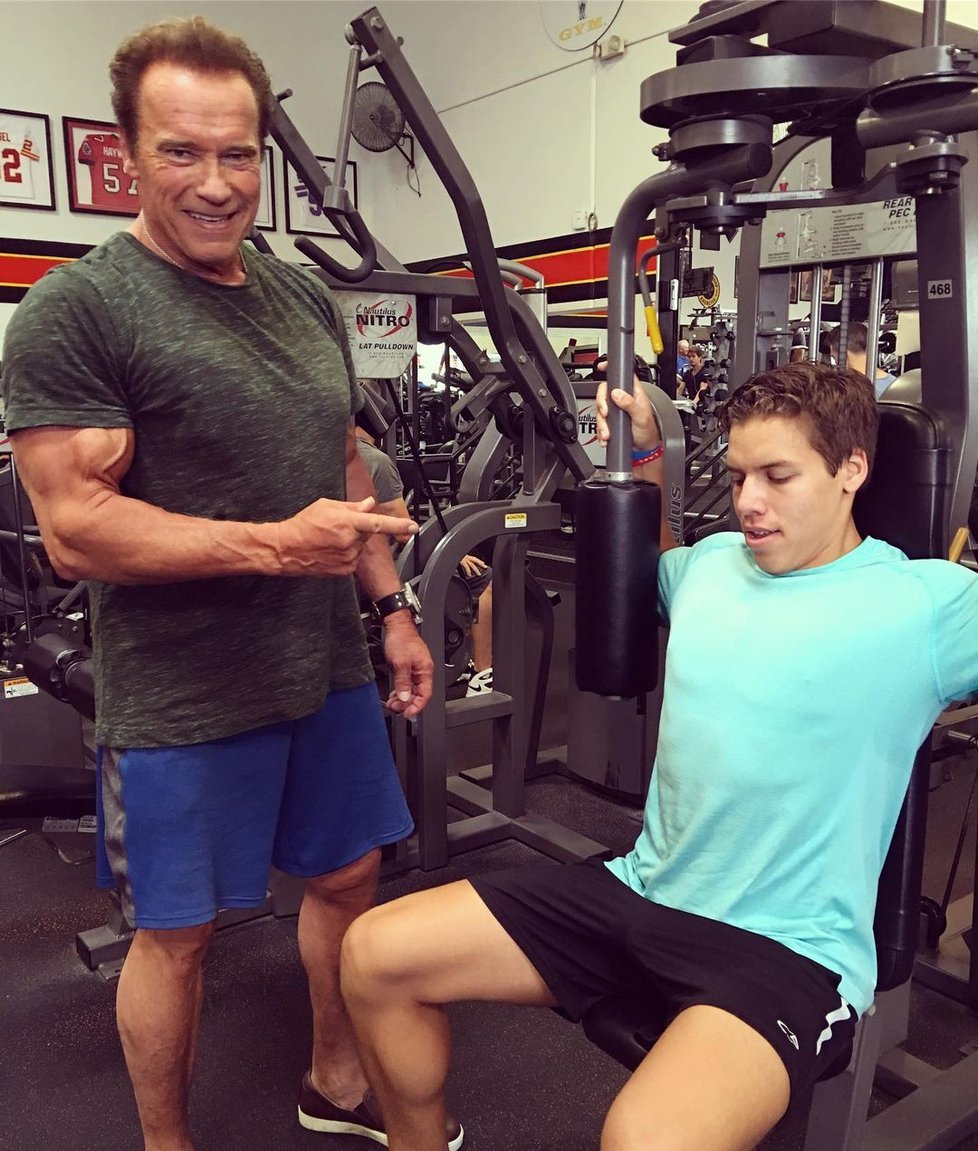 Arnold Schwarzenegger se synem Josephem