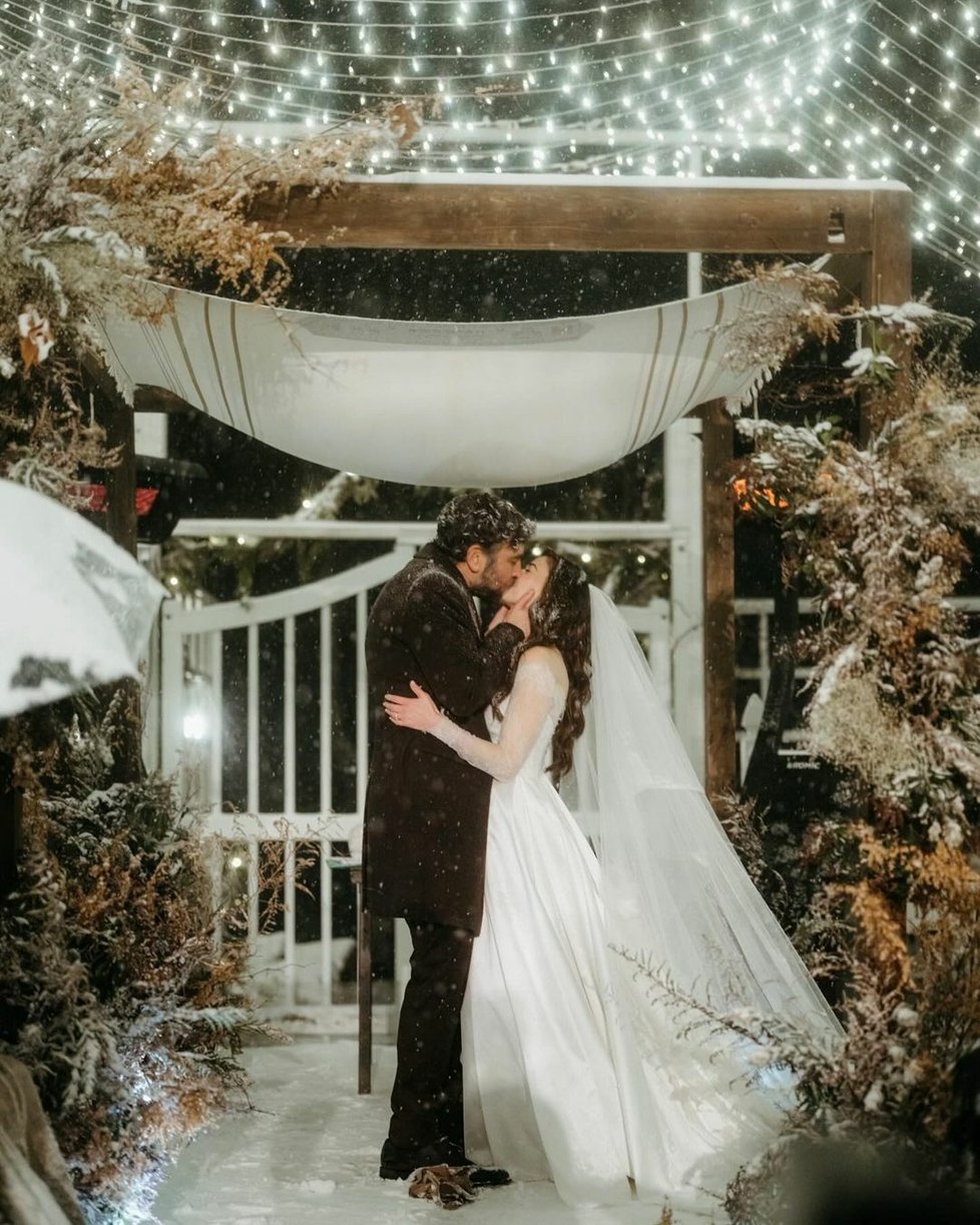 Josh Radnor se oženil - během sněhové bouře.
