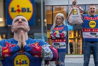 Můj bůh je Lidl, říká Josh Smith (24). Tam se stravuju, oblékám, obouvám, obstarávám Vánoce...