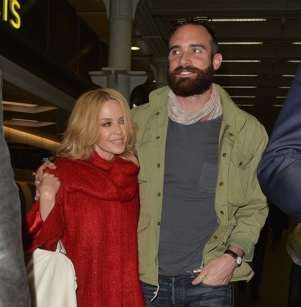 Kylie Minogue s přítelem, britským hercem Joshuou Sasse