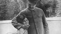 Stalin se svou jedinou dcerou Světlanou