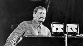 Stalin považoval okultismus za seriózní vědu. Přitom si nechal nabulíkovat kdeco. Narodil se v roce 1878, ale všude uváděl 1879. Bál se, že podle data narození mu mohou protivníci škodit černou magií.
