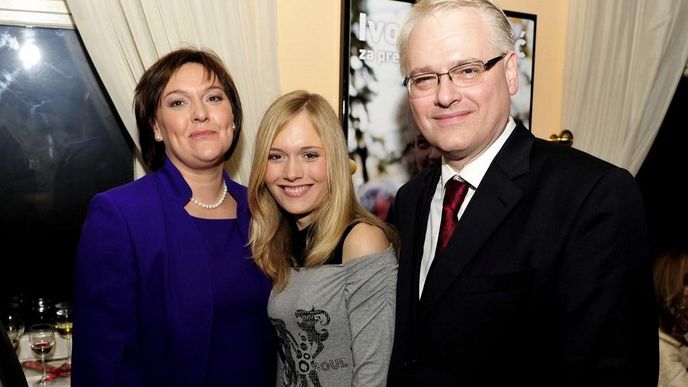 Josipović s rodinou při čekání na volební výsledky (leden 2010).