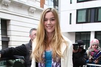 Dva muži plánovali vraždu zpěvačky Joss Stone: Chtěli ji rozsekat samurajským mečem