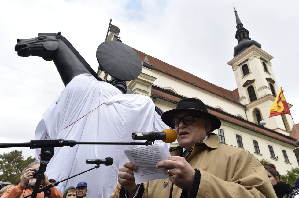 Slavnostní odhalení jezdecké sochy na počest markraběte Jošta Lucemburského 28. října v Brně.