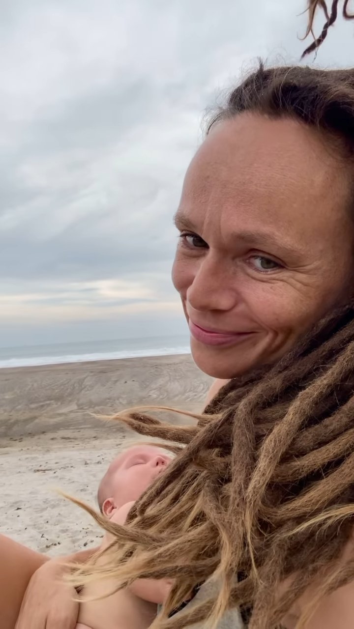 Máma Josy Peukert (37) porodila svého syna do Tichého oceánu.