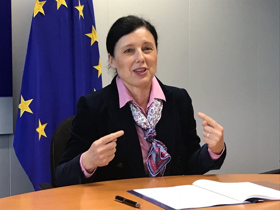 Nová eurokomisařka Věra Jourová (ANO) v Bruselu. Zmínila, že za platovou nerovnost mužů a žen můžou i zkrácené úvazky.