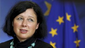 Jourová „zkazila“ eurovolby, tvrdí vlivný web. Vytkl jí Slováky i ženy