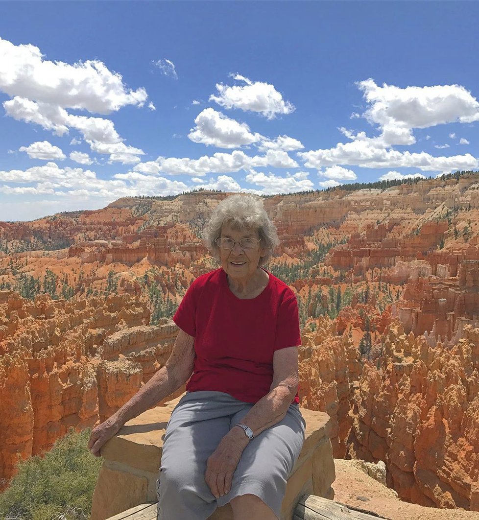 Joy Ryanová (89) v Národním parku Bryce Canyon