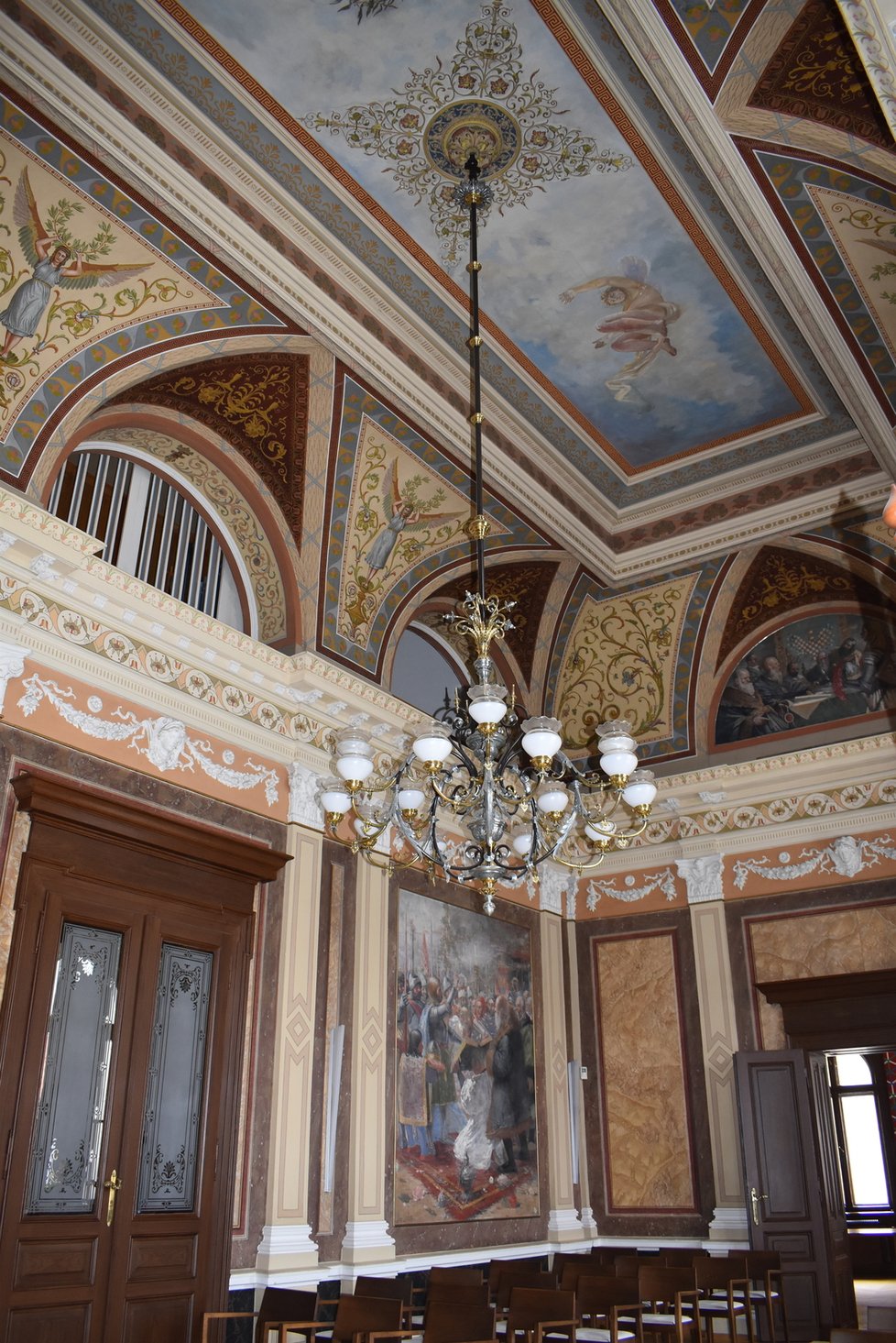 Uh. Hradiště - krásná radnice v Uherském Hradišti, vyzdobil ji Úprka výjevy z dějin města