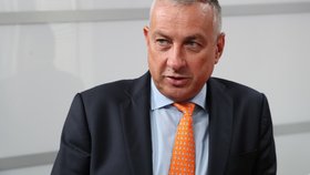 Ministr průmyslu a obchodu Jozef Síkela (za STAN).