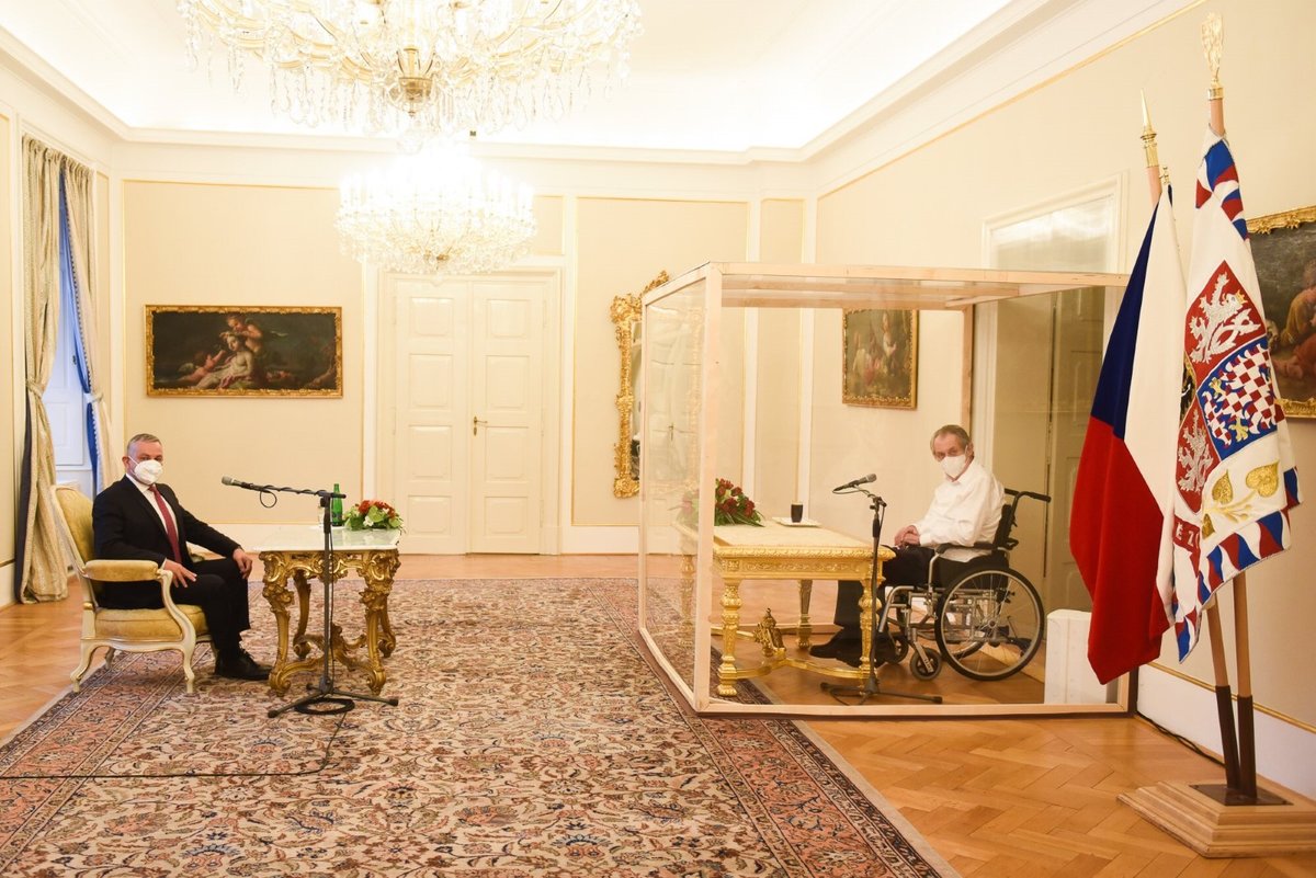 Prezident Miloš Zeman přijal 8. prosince 2021 na zámku v Lánech kandidáta Starostů a nezávislých (STAN)  na funkci ministra průmyslu a obchodu Jozefa Síkelu. 
