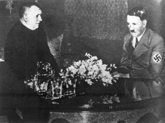 Jozef Tiso u Adolfa Hitlera před vyhlášením Slovenského štátu, 13. března 1939