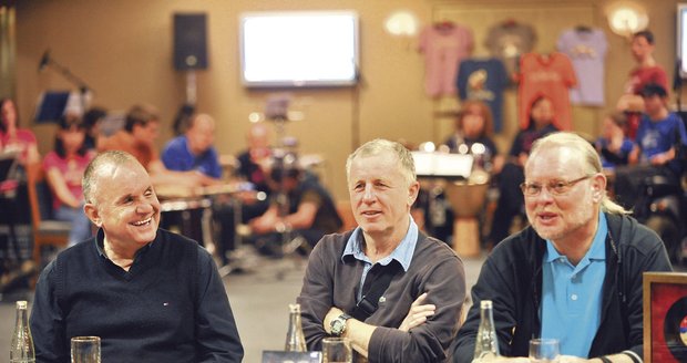 Jožo Ráž, Ján Baláž a Vašo Patejdl (zleva) byli na tiskové konferenci k připravovanému turné ve skvělé náladě