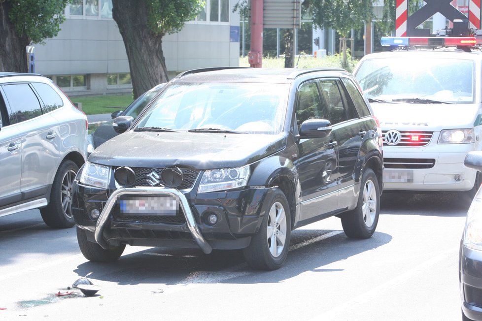 Rážovo auto, kterým naboural na světelné křižovatce v Bratislavě.