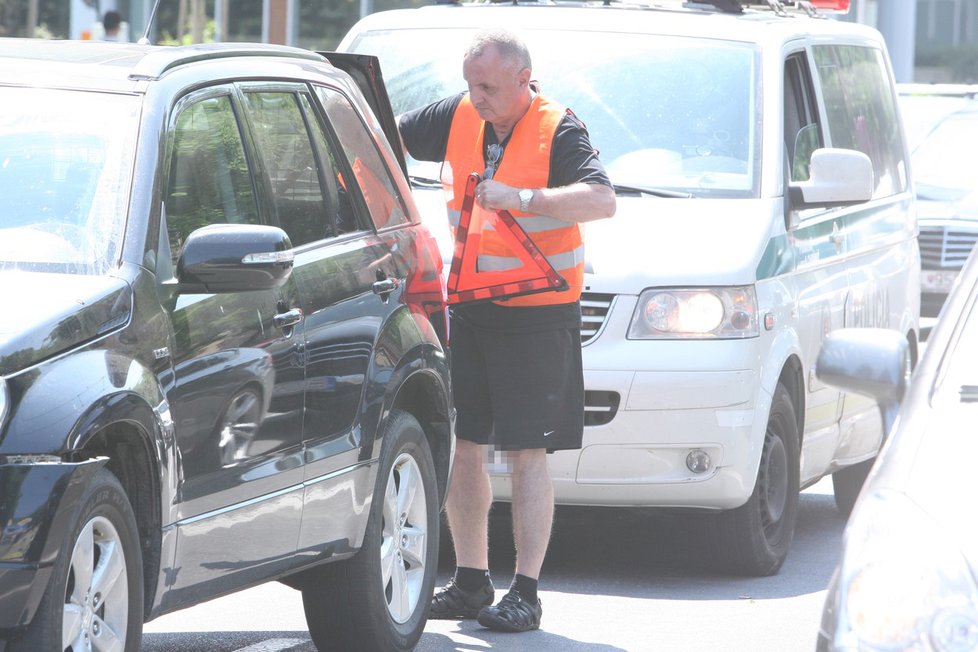 Jožo Ráž boural, naštěstí se mu nic nestalo.Ráž před 2 lety v Bratislavě zavinil autonehodu.