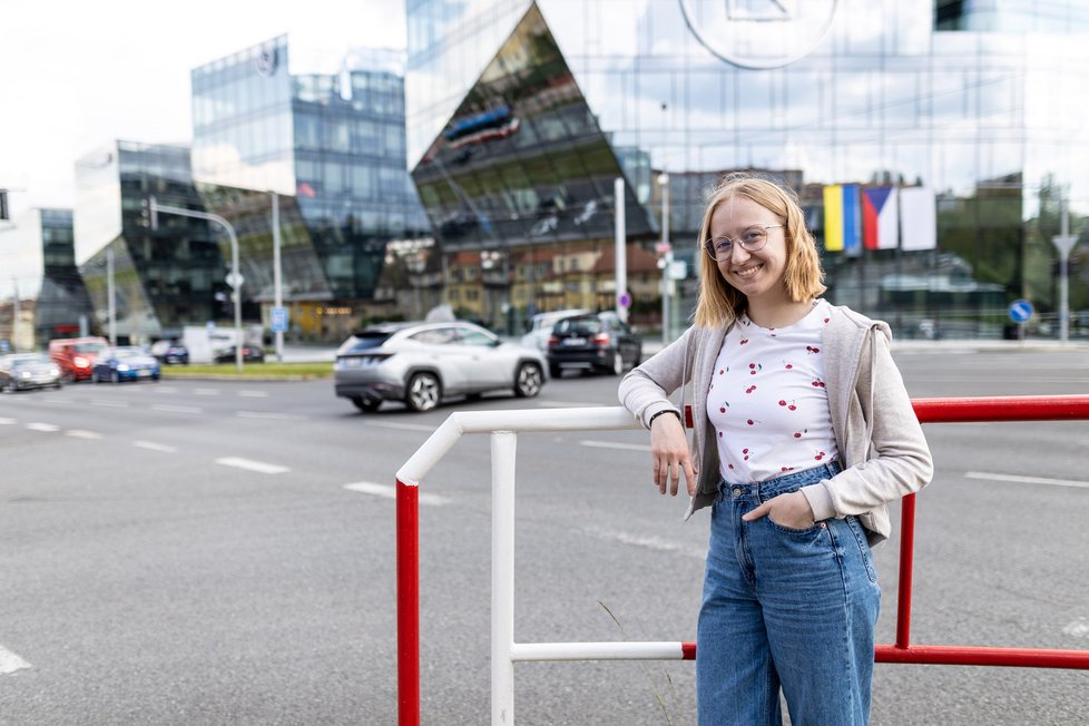 Štěpánka měla nemilou zkušenost s přílišně hlučným koncertem. Od té doby jí čas od času hučí nebo píská v uších.