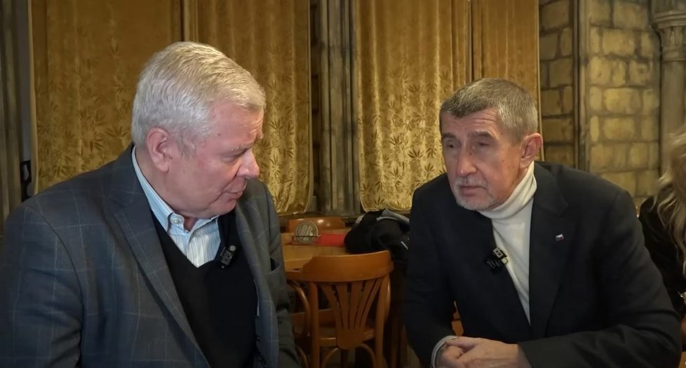 Josef Skála (KSČM) dělá rozhovor s Andrejem Babišem (ANO) (21.1.2022)