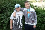 Dominik (13, vpravo) a Pavel (10, vlevo) se nestravují úplně podle pravidel správné výživy. Narozdíl od Pavla se však Dominik aktivně věnuje sportu. S jeho nadváhou to proto není tak hrozné.