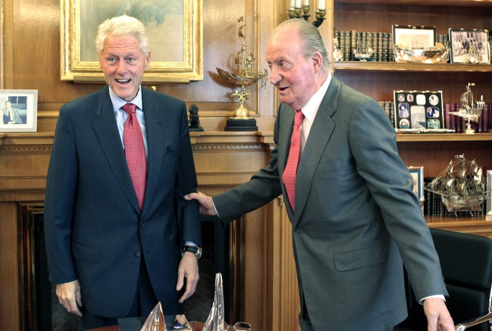 Španelský král Juan Carlos s bývalým americkým prezidentem Billem Clintonem.