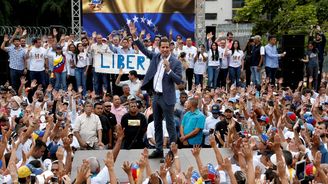 Svrhněte vládu, vyzval lid a armádu lídr venezuelské opozice Guaidó 