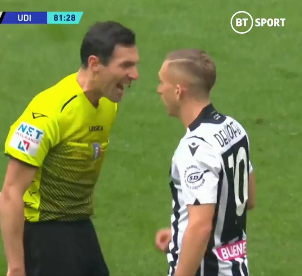 Fotbalový arbitr Juan Luca Sacchi si nebral servítky a velmi důrazně si poradil s hvězdou Udinese Gerardem Deulofeuem.