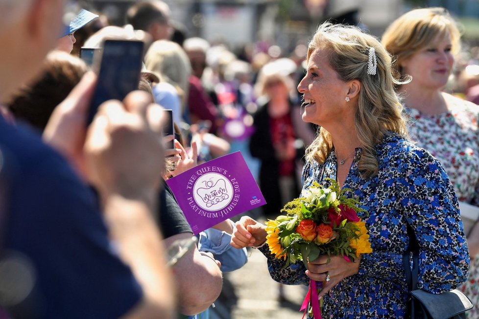 Třetí den oslav královnina jubilea: Hraběka Sophie a princ Edward na návštěvě v Belfastu