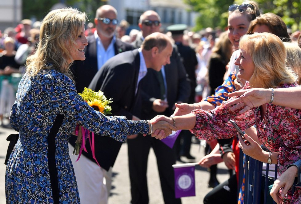 Třetí den oslav královnina jubilea: Hraběka Sophie a princ Edward na návštěvě v Belfastu