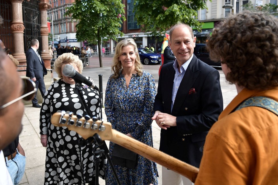 Třetí den oslav královnina jubilea: Hraběka Sophie a princ Edward na návštěvě v Belfastu